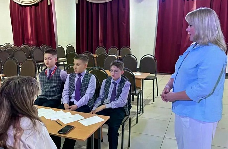 Специалисты Дома народного творчества провели тематическую беседу «Мы — поколение без коррупции»